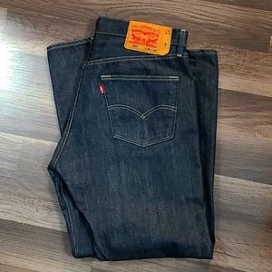 Men's 501 dark blue jeans in perfect condition
